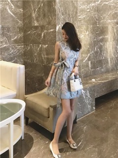 Đầm xoè họa tiết cột nơ eo