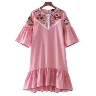 Đầm Zara đuôi cá thêu hoa nhập Tây Ban Nha