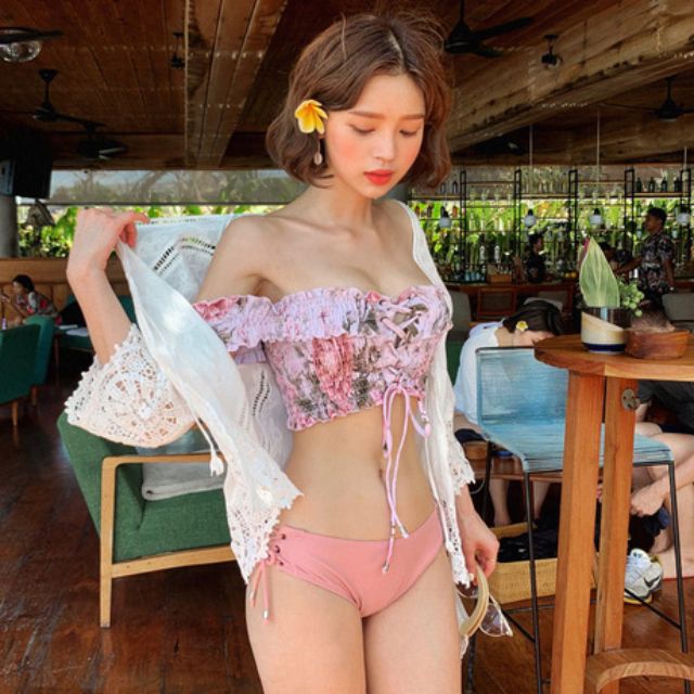 Bikini nhún bèo trễ vai hoa tông màu hường