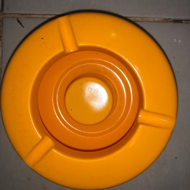 Gạt tàn thuốc nhựa