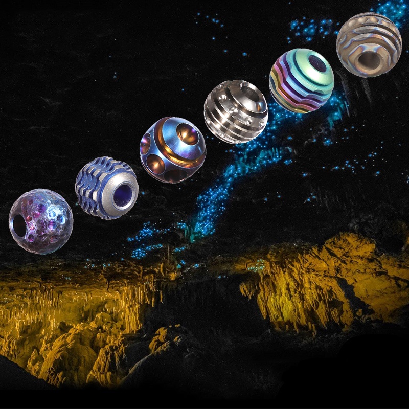 Móc Khóa Xe Hơi / Leo Núi Bằng Hợp Kim Titan Hình Ngọn Lửa Nhiều Màu