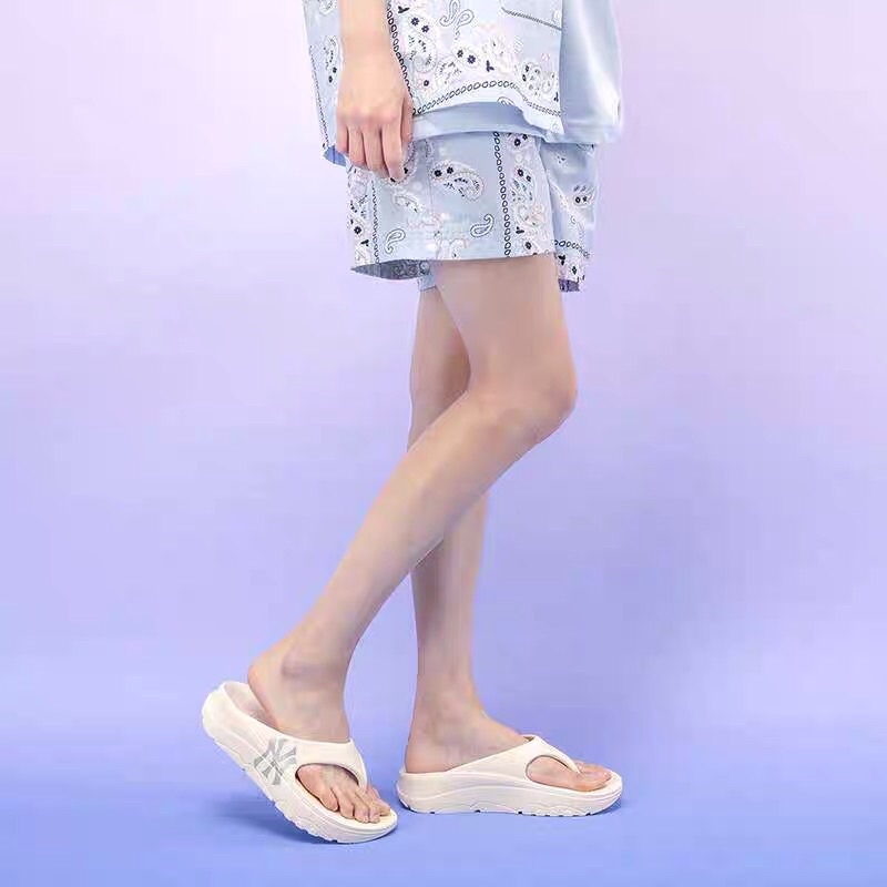 Dép kẹp xỏ ngón nữ đế cao 5cm, tôn dáng cho các bạn gái, chất liệu Eva siêu nhẹ dày dặn, êm ái.