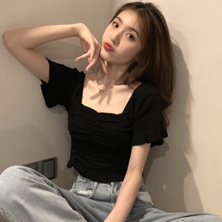 Áo Thun Cổ Vuông Nhún Ngực