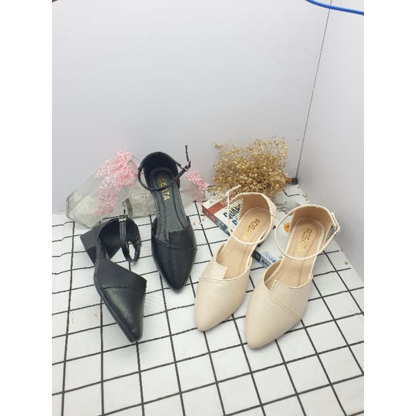 Giày bít mũi cao gót 3 phân hai màu đen kem