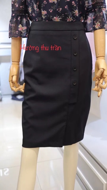 Chân váy công sở xẻ trước phối cúc thời trang | BigBuy360 - bigbuy360.vn