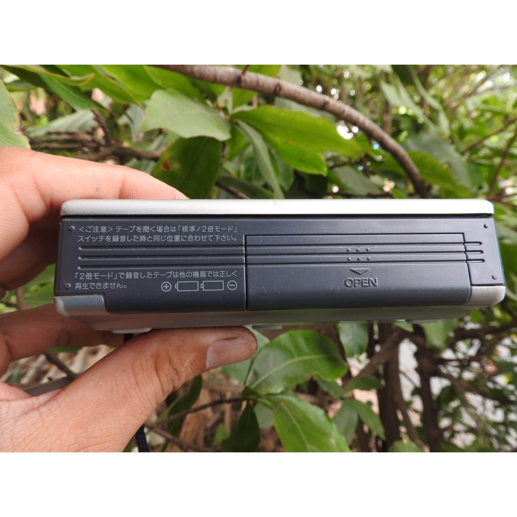 Máy nghe nhạc Cassette Sony TCM-500 có 2 loa ngoài phát băng 2 chiều cửa băng bằng kim loại máy đẹp sáng
