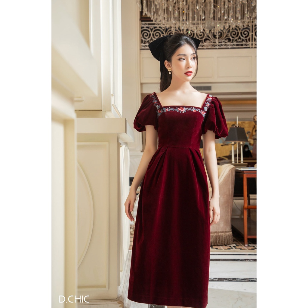 Đầm xòe xếp ly cổ vuông thêu hoa D.CHIC MS: 2812986