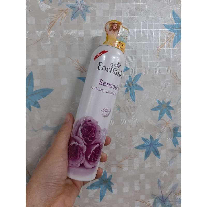 Xịt khử mùi hương nước hoa Enchanteur