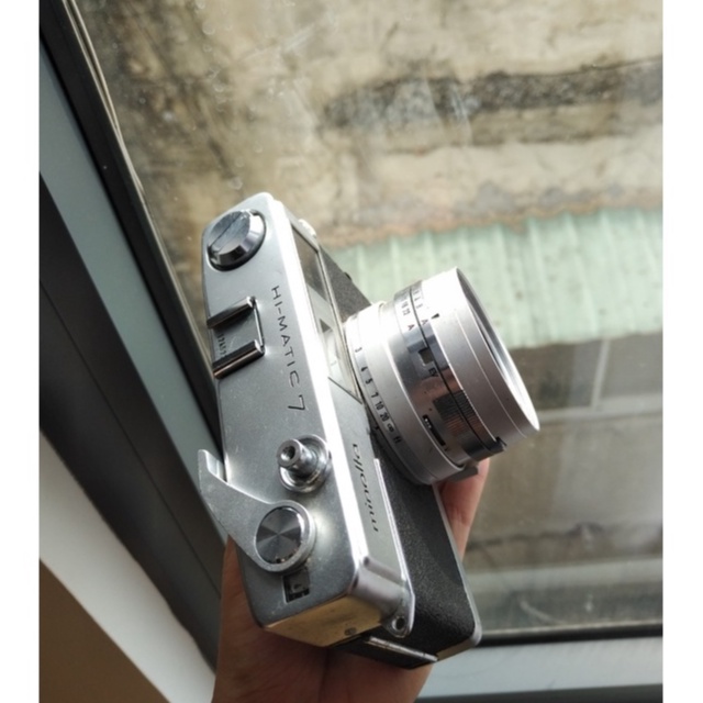Máy ảnh film Minolta Himatic 7 trang trí, decor hay đạo cụ