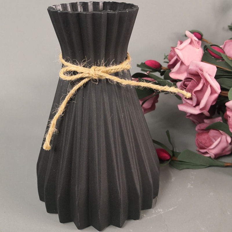 Bình hoa bằng gốm trang trí phong cách Châu Âu