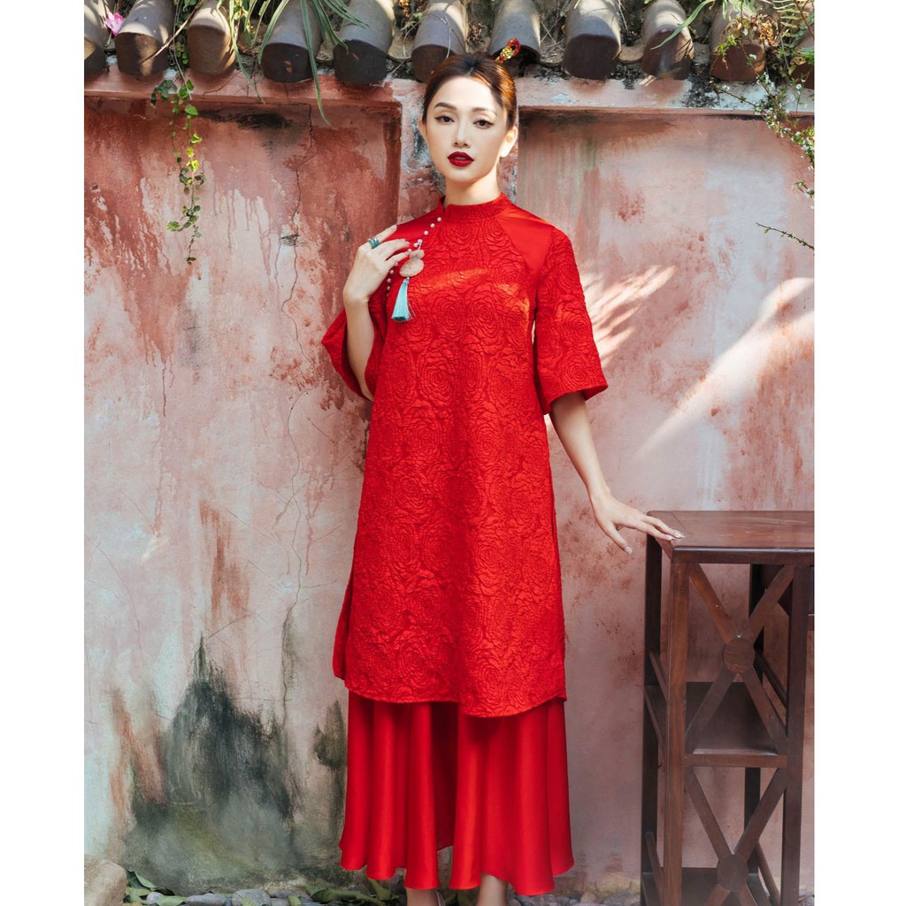 Áo dài gấm nổi VANANHSCARLET Mộng Ngọc màu đỏ