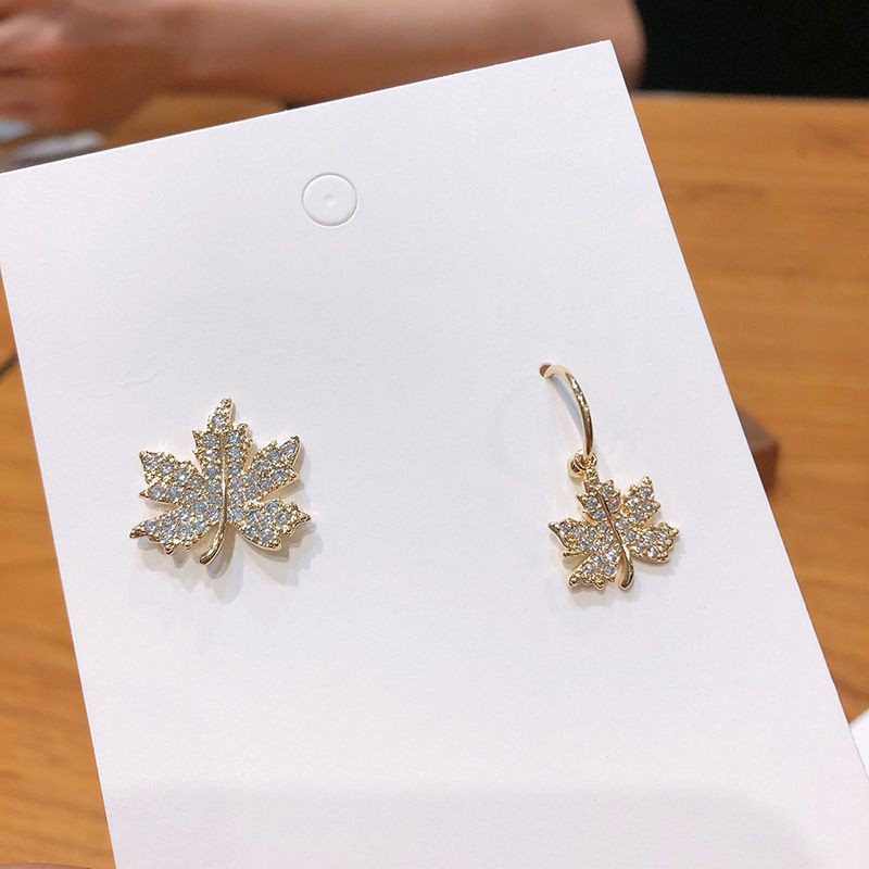 Korean Dongdaemun elegant micro inlaid zircon maple leaf stud earrings creative asymmetric S silver needle Mori earrings