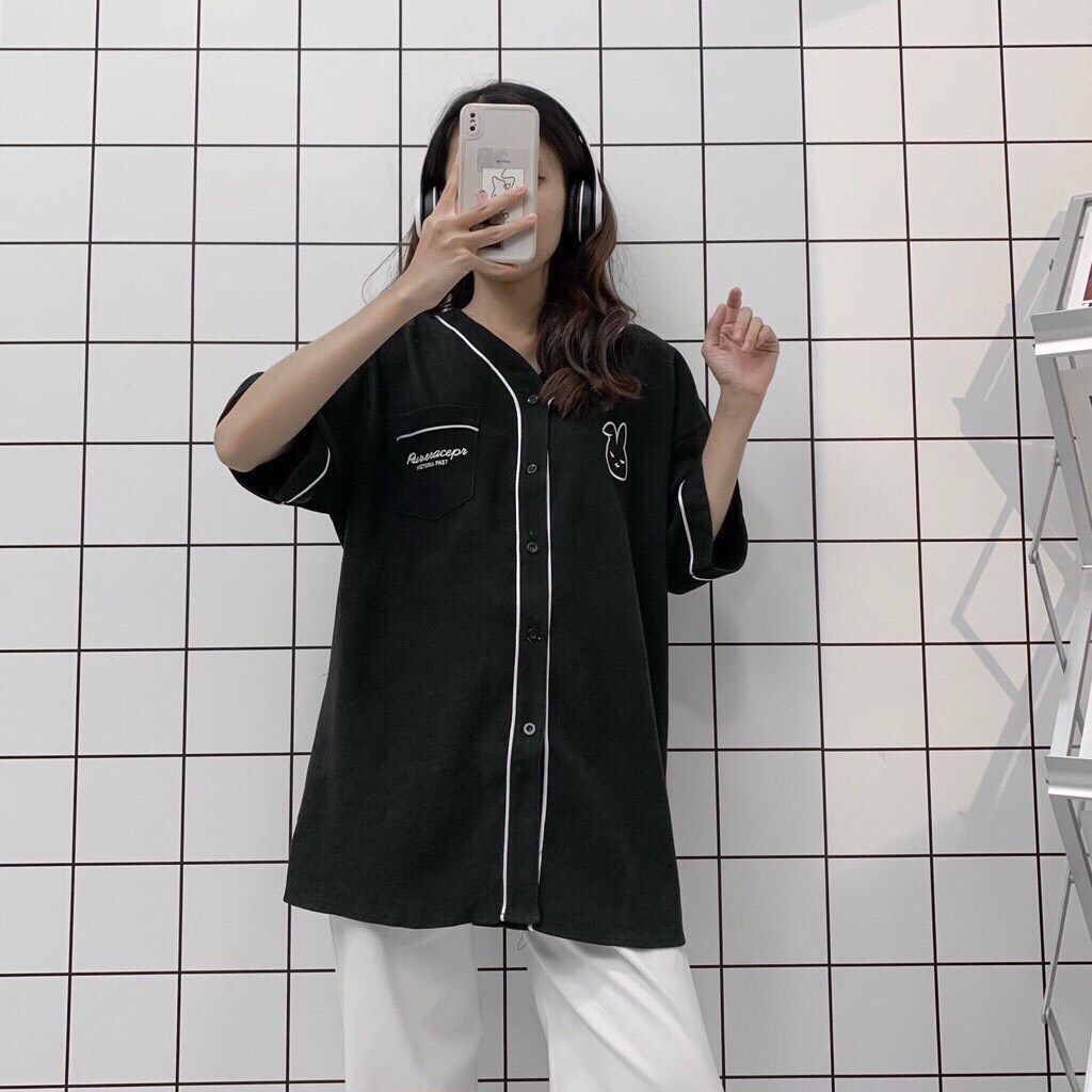 Áo Sơ Mi Nữ Ulzzang Tay Ngắn Trắng Viền Đen form rộng vải thun in hình thỏ cá tính | BigBuy360 - bigbuy360.vn