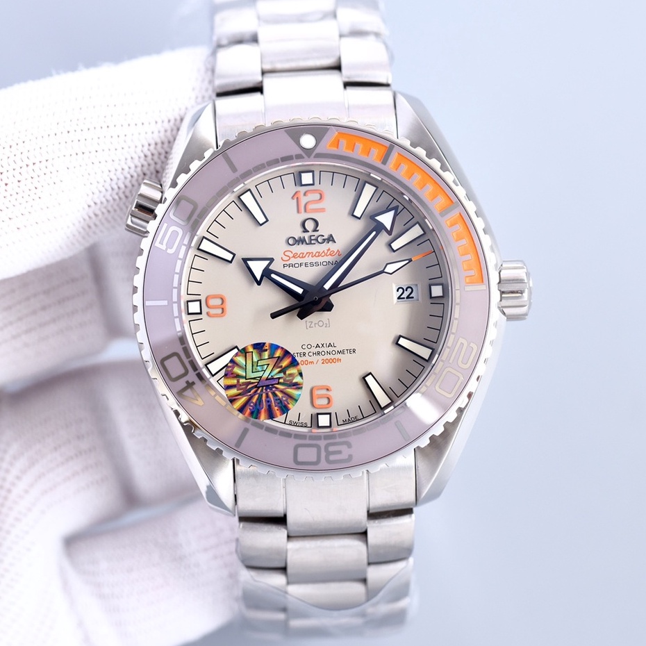 Đồng hồ nam Omega dòng Seamaster lặn 600 mét được trang bị bộ máy 8900 đồng trục nguyên bản kích thước 43,5mm