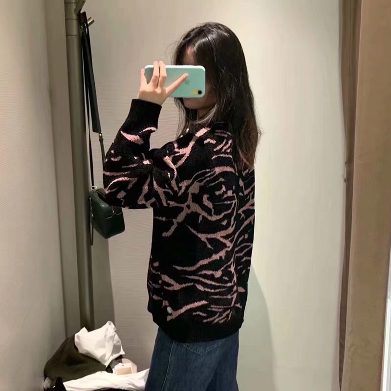 Áo len đen hồng Urban Revivo