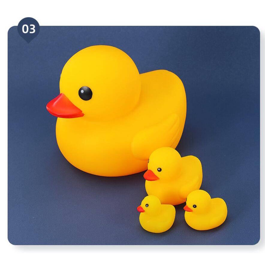 Set đồ chơi chú vịt vàng dễ thương cho bé khi tắm
