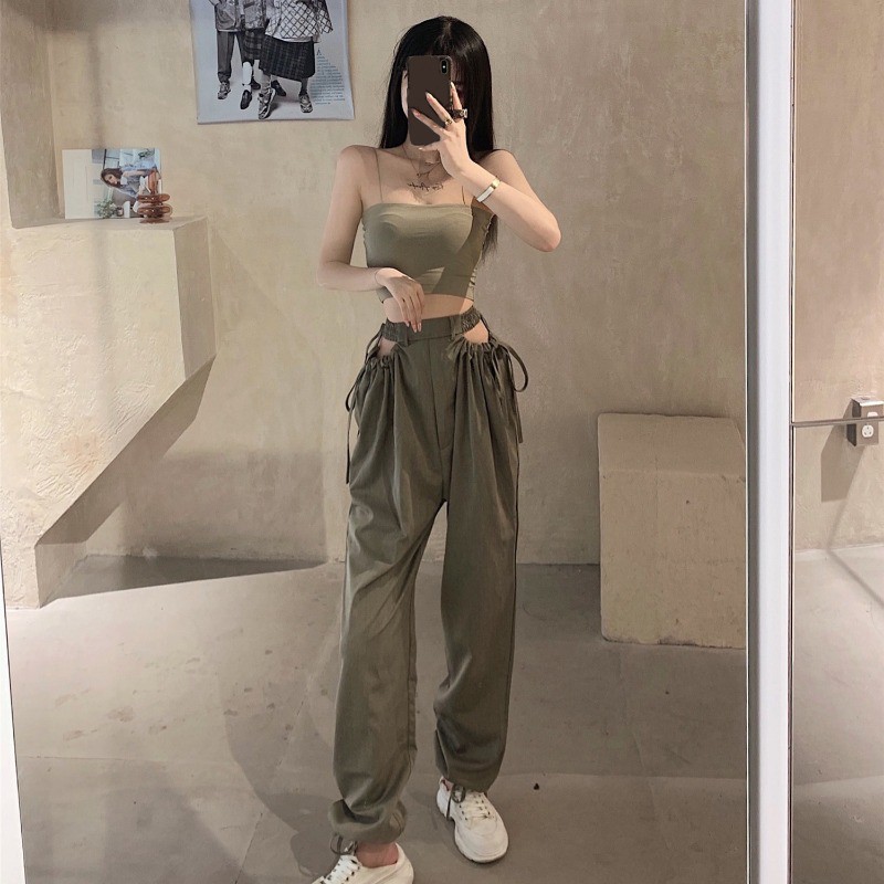 Set trang phục cá tính áo croptop 2 dây cùng quần ống rộng cạp cao khoét hông