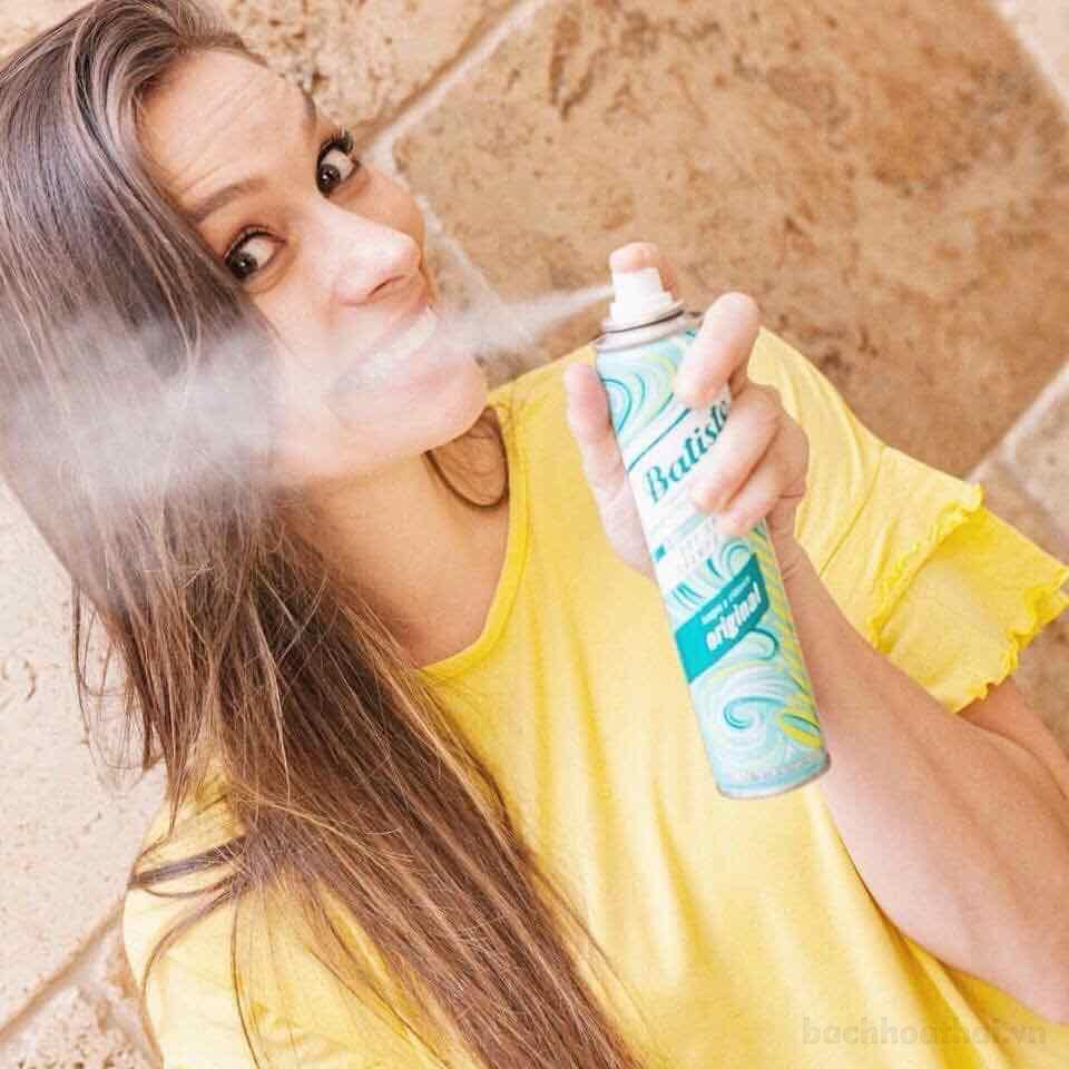 Chai xịt gội đầu khô Batiste Dry Shampoo Original