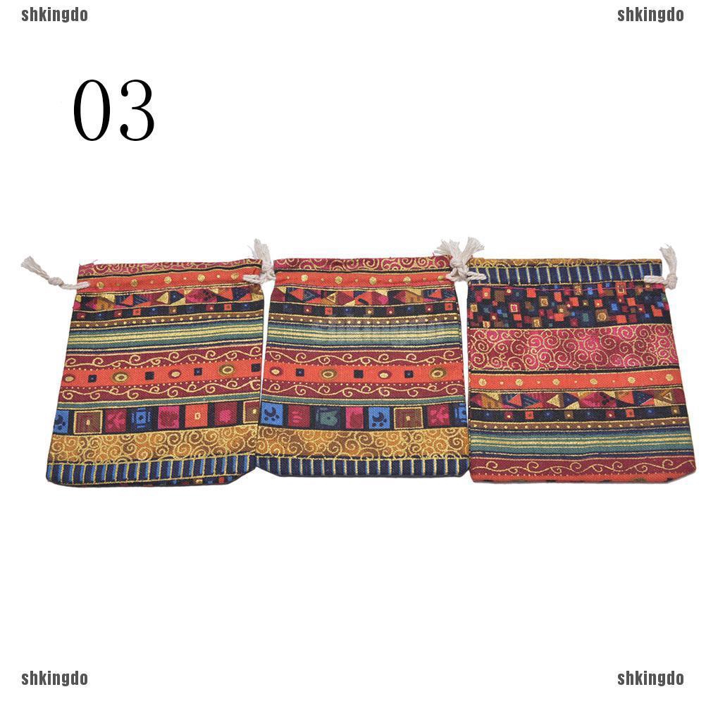 3 chiếc túi dây rút phong cách thổ cẩm độc đáo