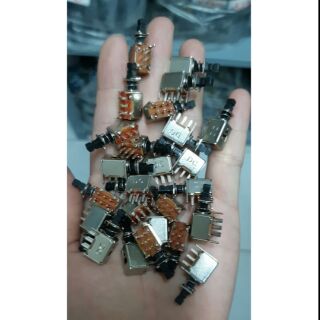 Công tắc 6 chân nhấn giữ - giá 10 cái 60k