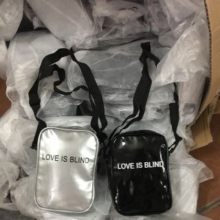 Túi LOVE IS BLIND