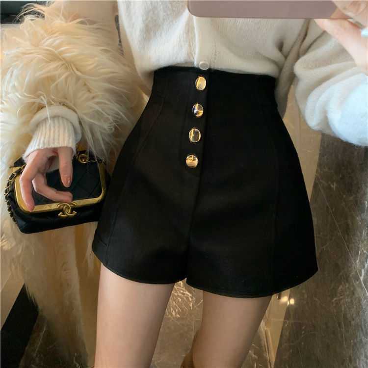 Quần SoocFREESHIPQuần Đùi Nữ 4 Cúc Siêu Đẹp Hot Trend Siêu Sang Chảnh QN17