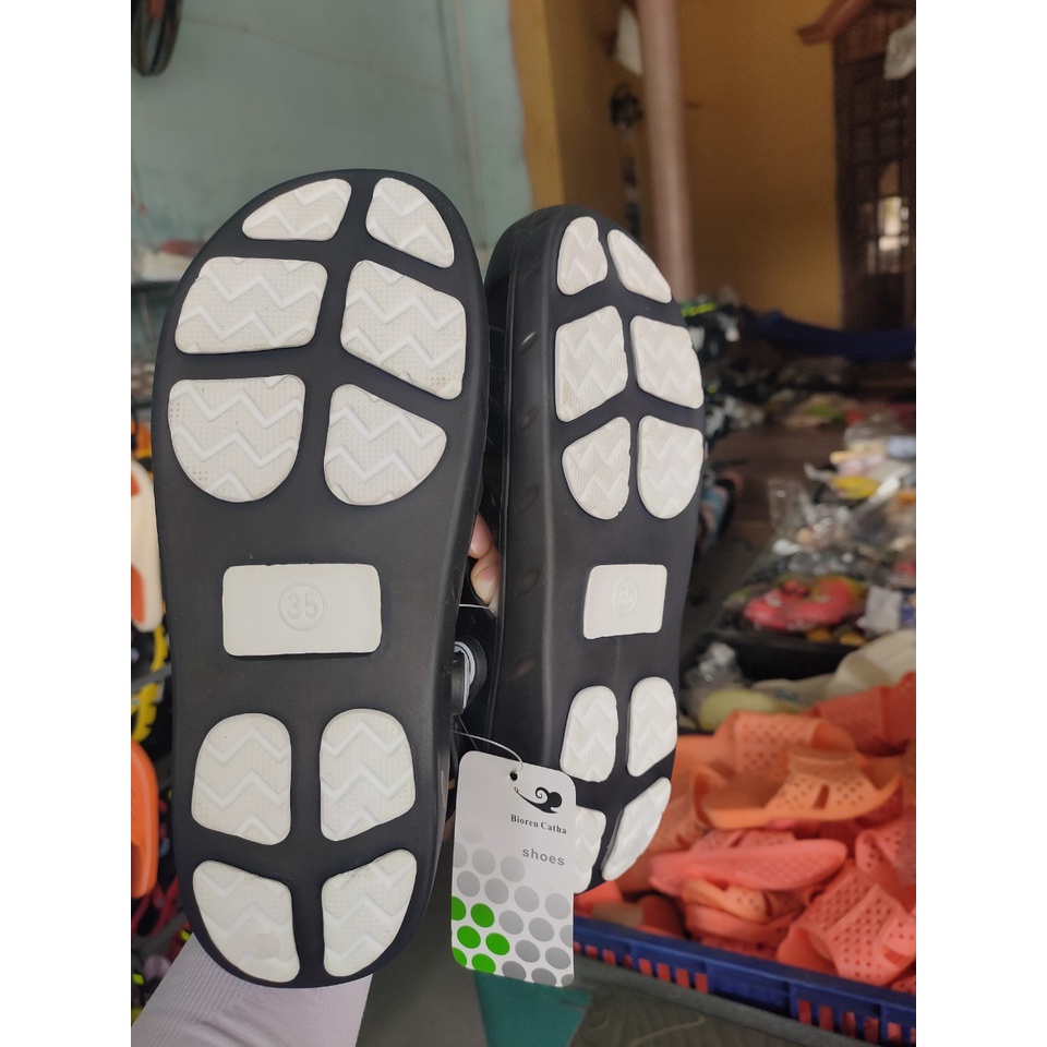 Sandal nhựa dẻo bít mũi đi mưa cho nữ Bioren Catha chống trơn siêu nhẹ siêu bền