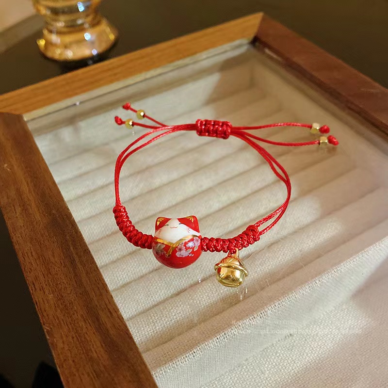 Vòng Tay Bện Dây Đỏ May Mắn Mặt Sứ Hình Mèo May Mắn Cho Cặp Đôi