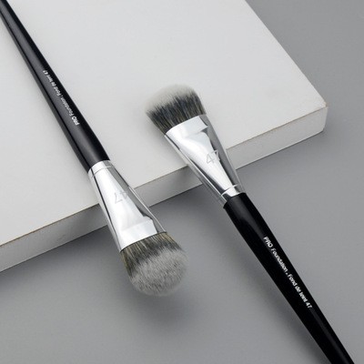 Cọ tán kem nền cho Makeup