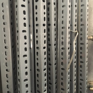 Thanh sắt v lỗ đa năng 30x30 dài 1m dày 2mm