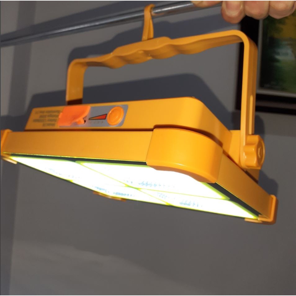 Đèn pha LED tích điện 300W, 2 nguồn sạc USB và Năng lượng mặt trời, 3 chế độ sáng và 1 chế độ khẩn cấp nháy xanh đỏ
