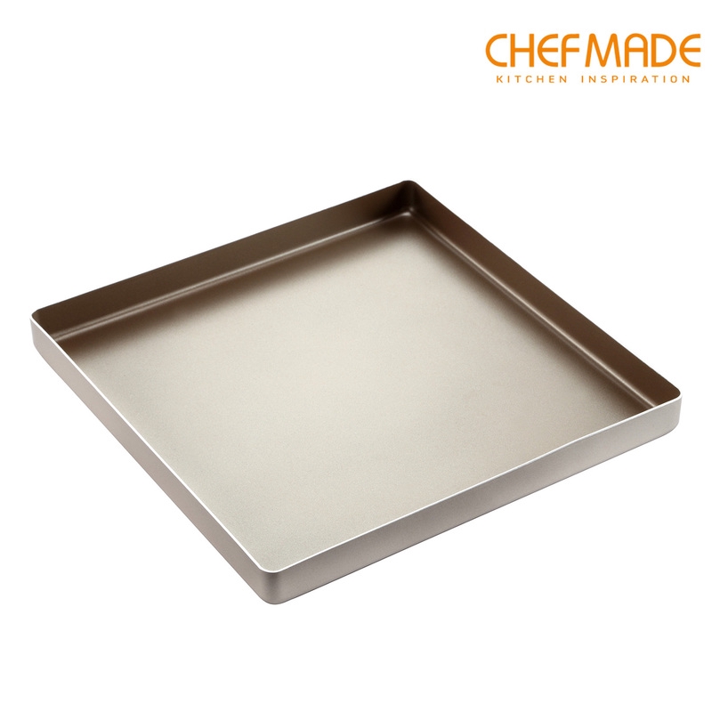 Khuôn làm bánh CHEF MADE WK9055 bằng nhôm hình vuông 11 inch đa năng màu vàng kim