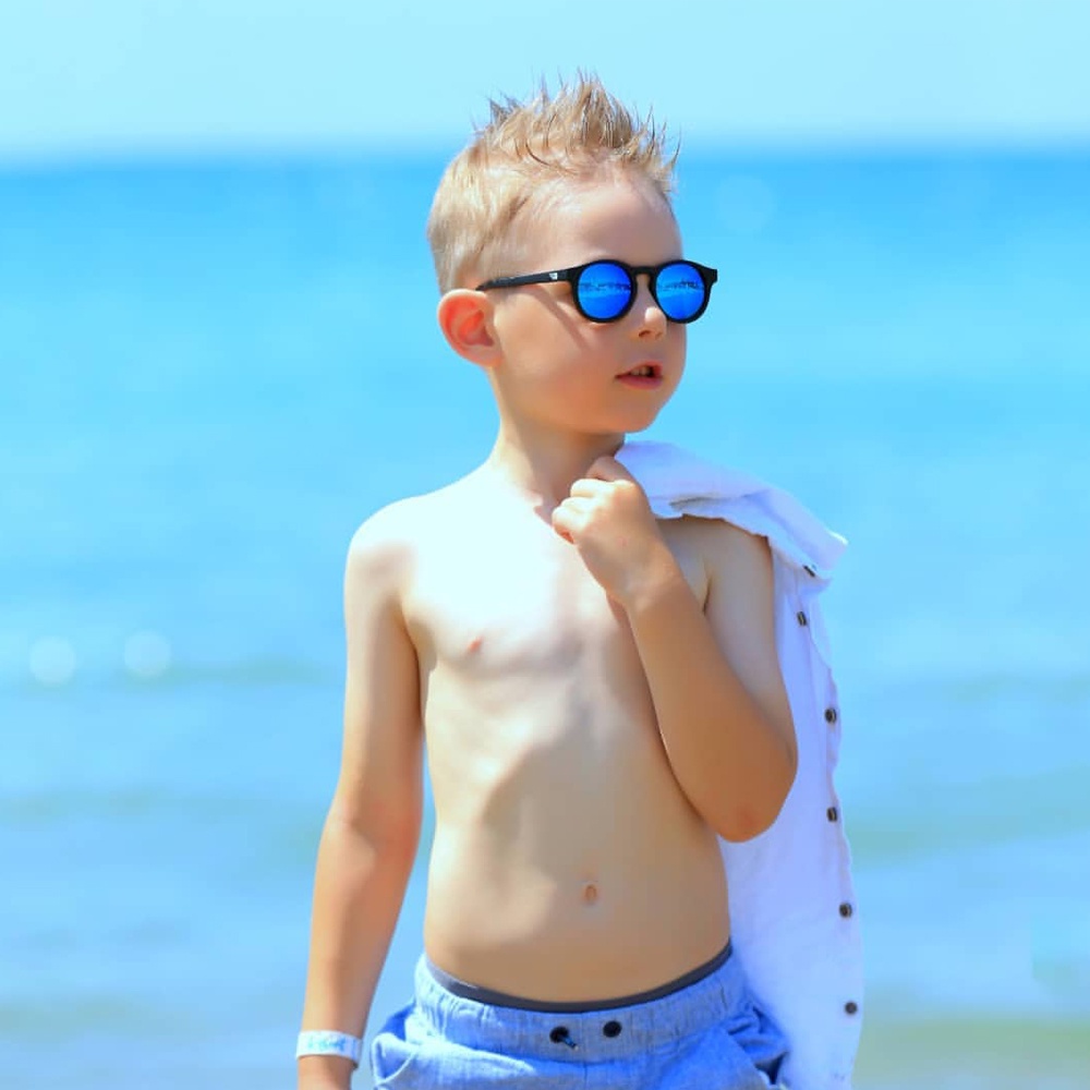 Kính chống tia cực tím có tròng kính phân cực trẻ em Babiators – The Agent, Tráng gương xanh, 6-10 tuổi