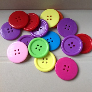 Gói 50gr nút nhựa tròn 4 lỗ nhìu màu