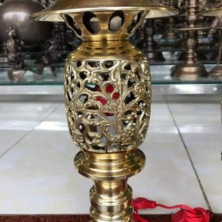 Đôi đèn thờ gia tiên