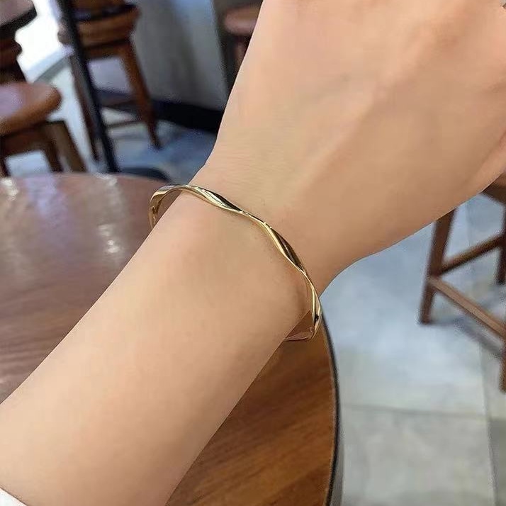 Vòng tay dạng hở thiết kế hình gợn sóng kiểu hở phong cách hàn quốc thời trang cho nữ