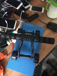CON LĂN TẬP BỤNG 4 BÁNH ( AB ROLLER AND PUSH UP BAR)