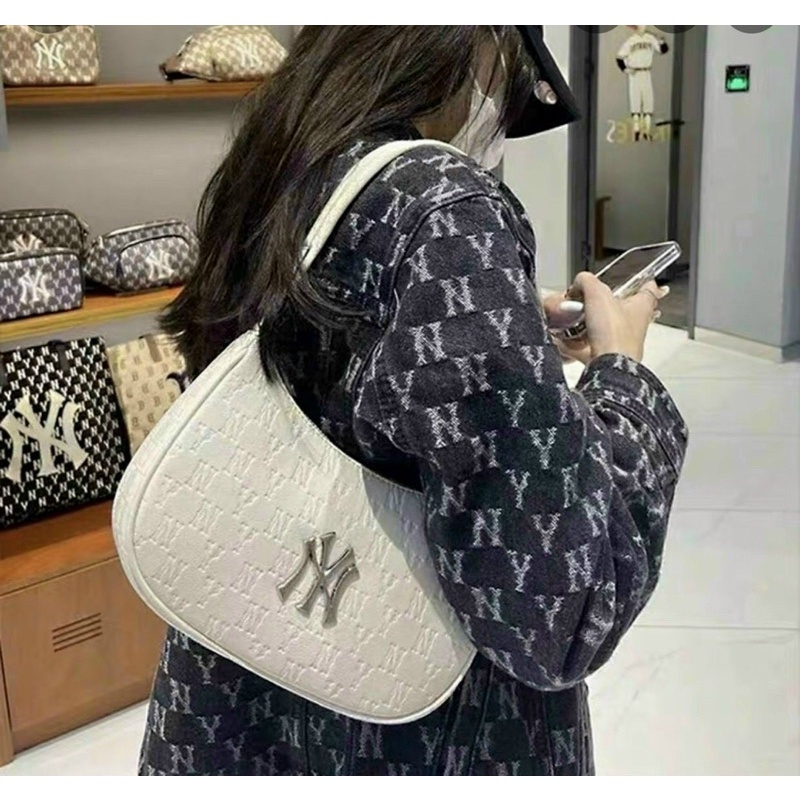 Túi xách MLB quai kẹp nách da mềm size 23 - hàng chuẩn 1:1 full Code