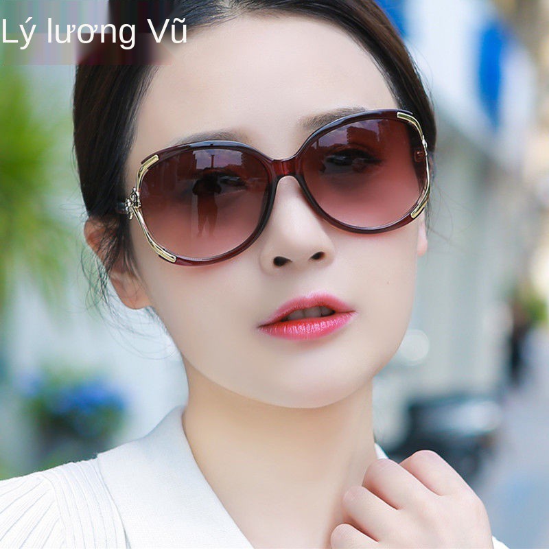 Kính râm nữ hợp thời trang gọng lớn phân cực chống tia tím Phiên bản Hàn Quốc mặt mỏng màu đỏ lưới đổi