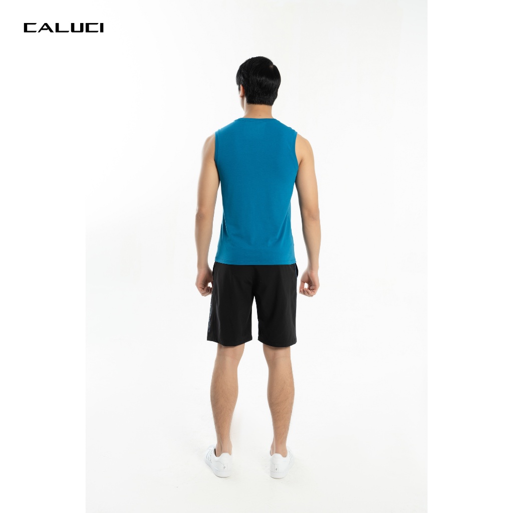 Áo sát nách nam CALUCI thiết kế cổ tròn, dáng ôm vừa, chữ in chạy dọc, chất liệu vải nhẹ mát, dệt lỗ thông hơi MTT202S