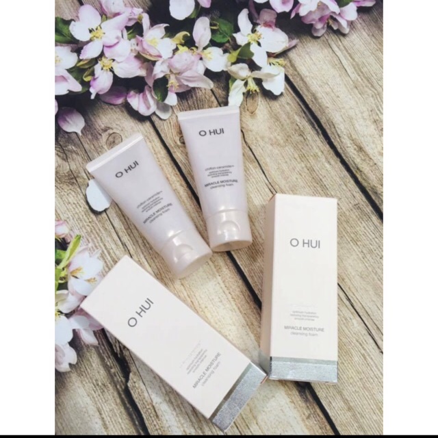 Sữa rửa mặt Ohui Miracle Moisture
