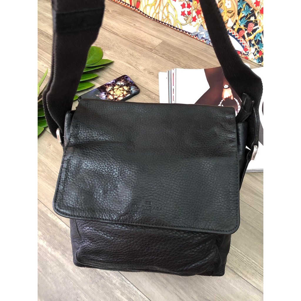 Túi đeo chéo nam hiệu Balenciaga Paris da thật