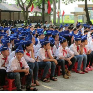 100 chiếc mũ ca nô xanh