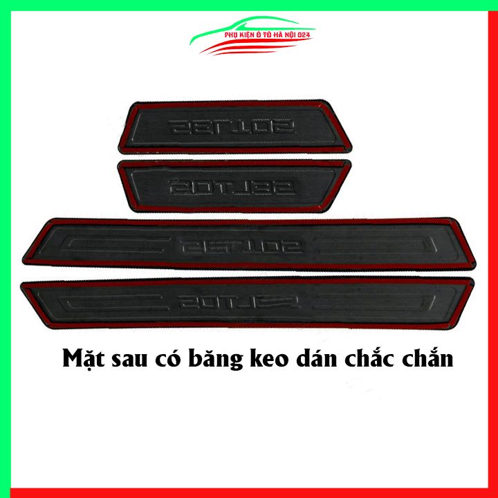 Ốp bậc cửa, nẹp bước chân trong ngoài Seltos 2020-2023 vân Titan chống trầy bảo vệ trang trí xe