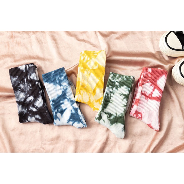 Vớ cao cổ phong cách đường phố Âu Mỹ trẻ trung và năng động dành cho cả Nam và Nữ.