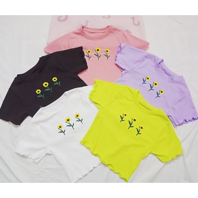 Áo croptop thêu hoa