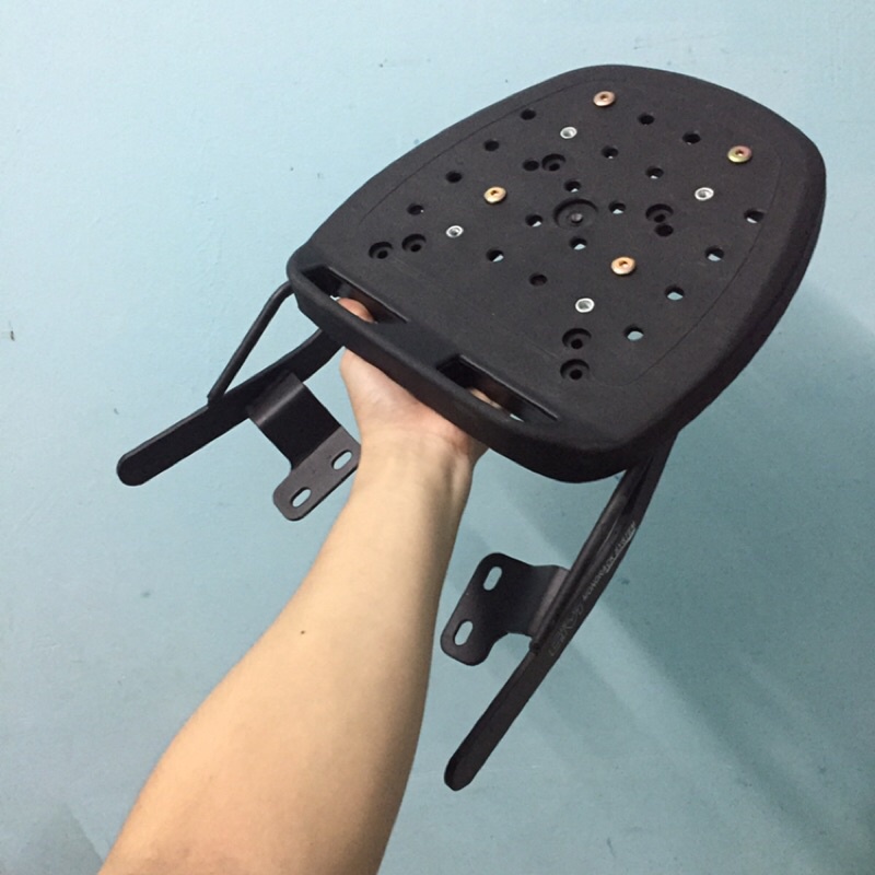 Đế thùng givi kèm pát ốc