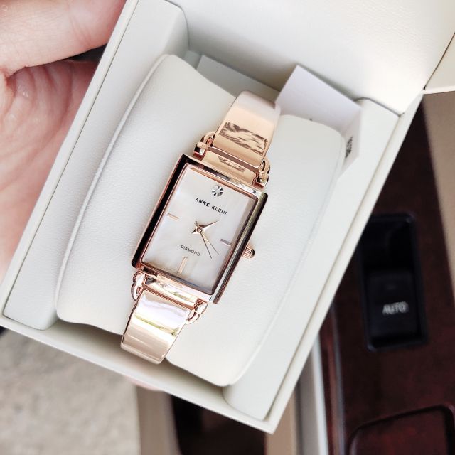 Đồng hồ nữ Anne Klein mặt chữ nhật
