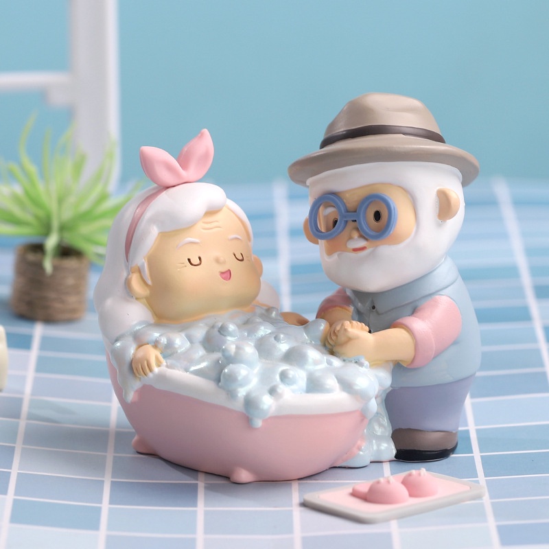 Mô hình cặp đôi Ông Bà dắt chó, đi xe, thổi nến, tắm biển, đánh đàn biểu cảm dễ thương Ráp dùng để trang trí quà tặng