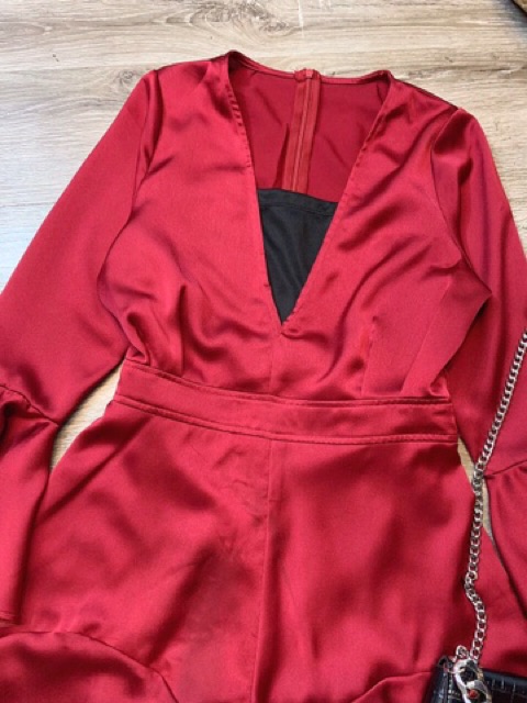 Jumsuit lụa đỏ tay bèo sang đẹp kèm áo ống đen